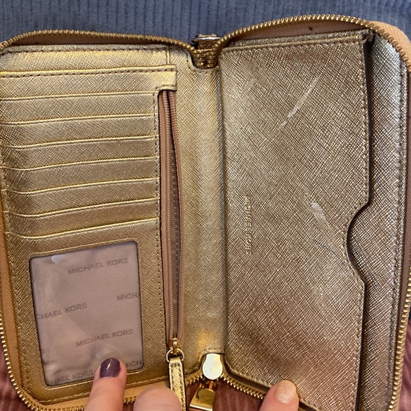 Michael Kors gold wallet - Picture 3 of 7